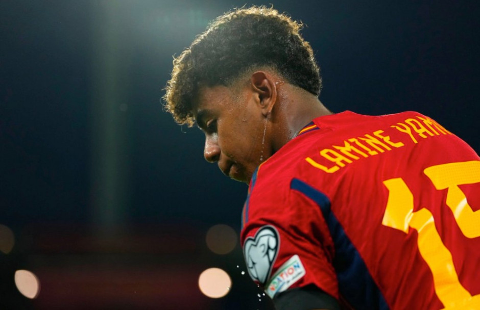 乒乓球德国杯：樊振东单打连赢三场 决赛立大功