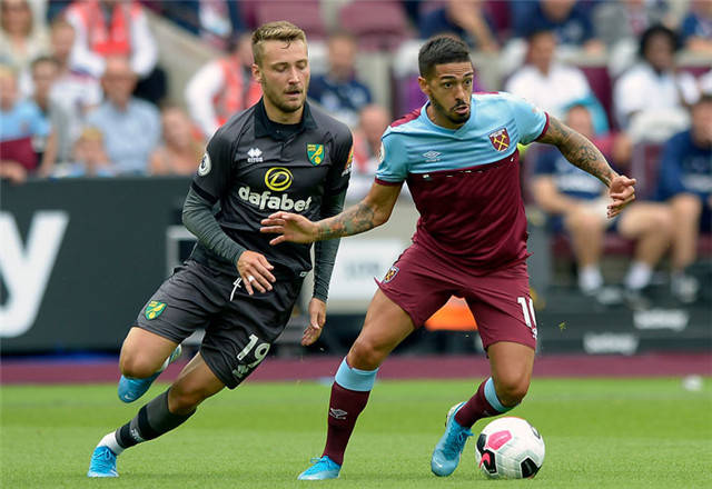 崔永熙场边看嗨了！奎因前场板假投真传 焦泊乔切入双手暴扣！